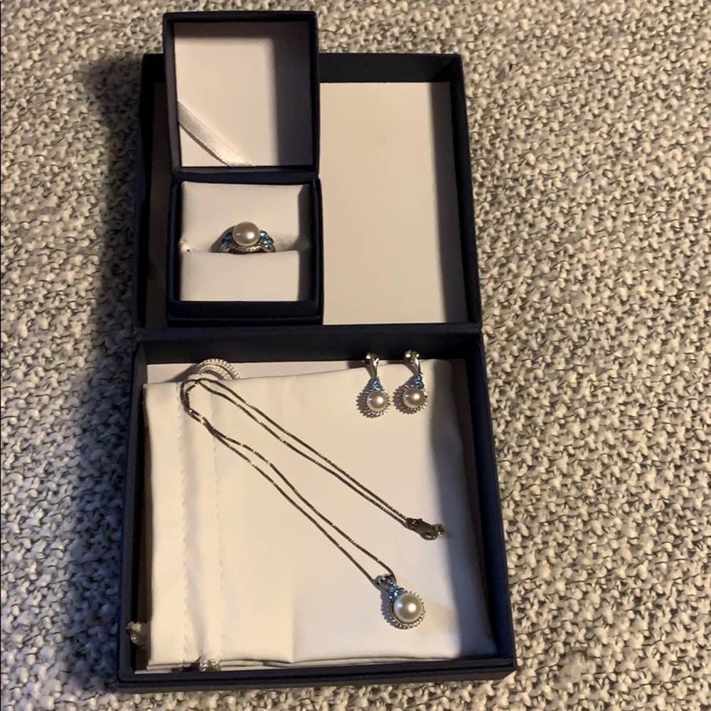 Blue topaz and pearl set.